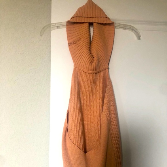 Sleeveless turtleneck with open back - Picture 2 of 2